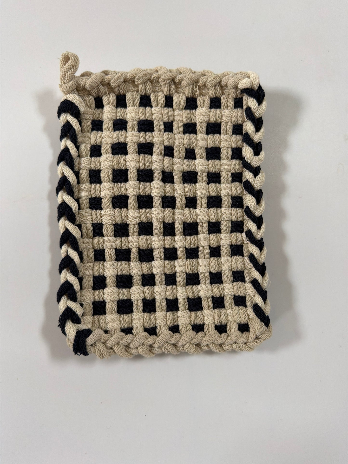 Trellis Rectangle Pot Holder looks perfect ￼