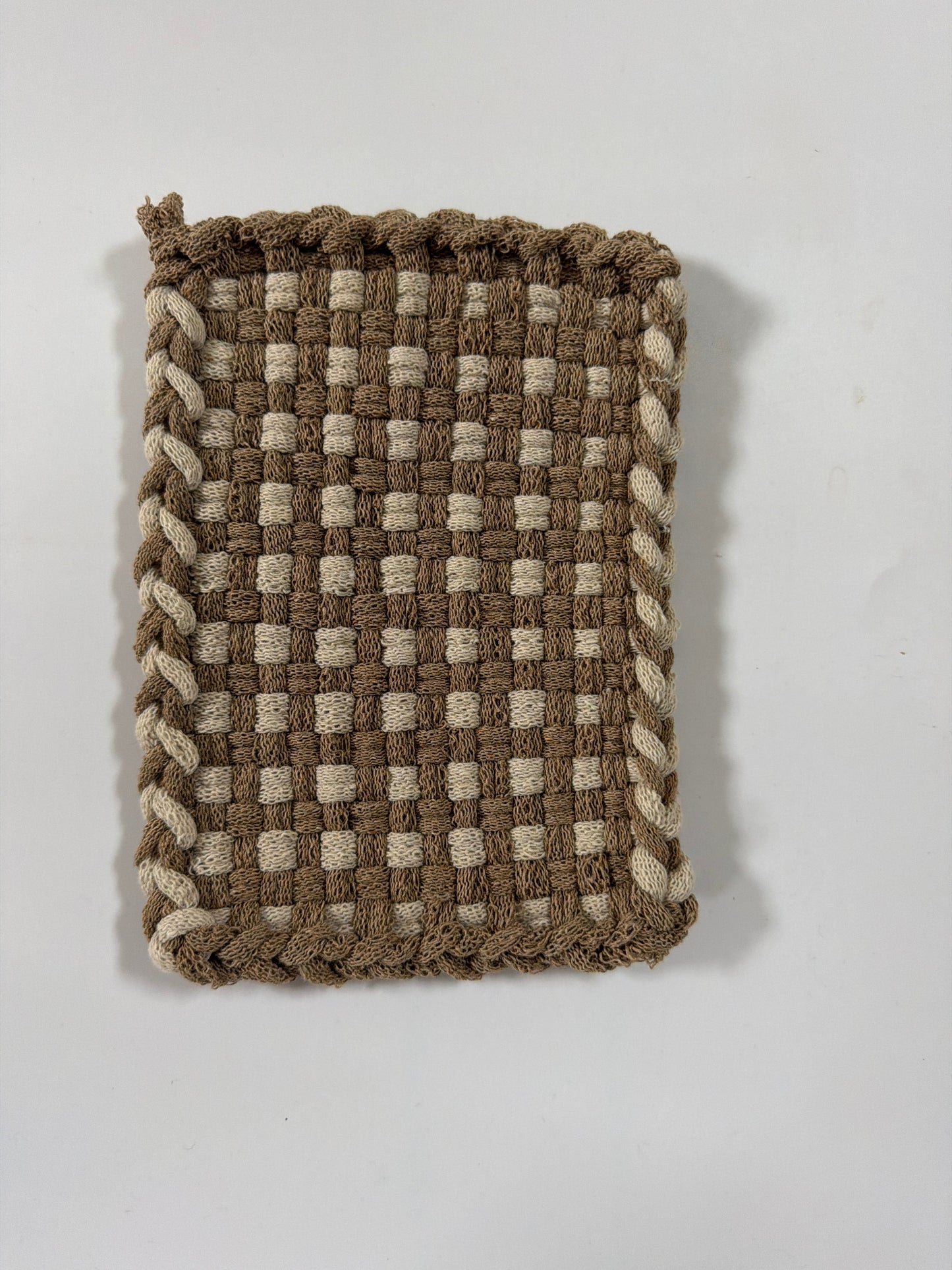 Trellis Rectangle Pot Holder looks perfect ￼